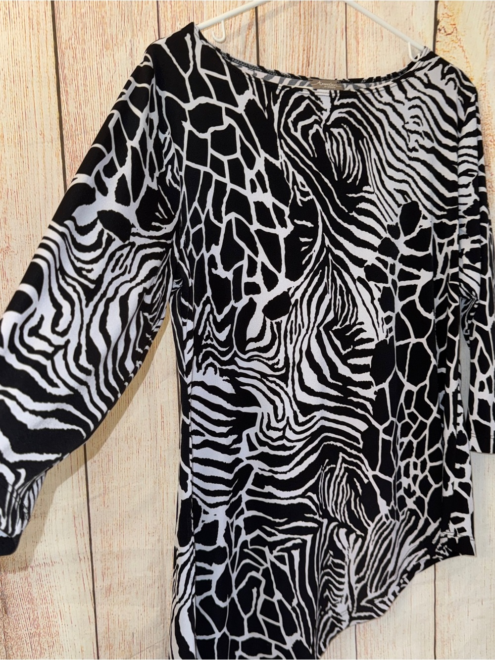 Chico’s Black & White Animal Print Asymmetrical Tunic, Sz 2 or L/12 - Picture 2 of 5